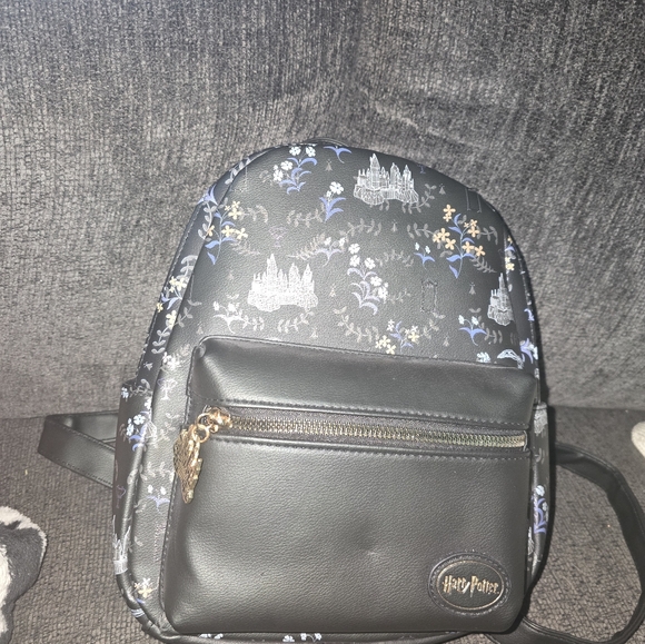 Harry Potter | Floral Hogwarts Icons Mini Backpack - Picture 4 of 9